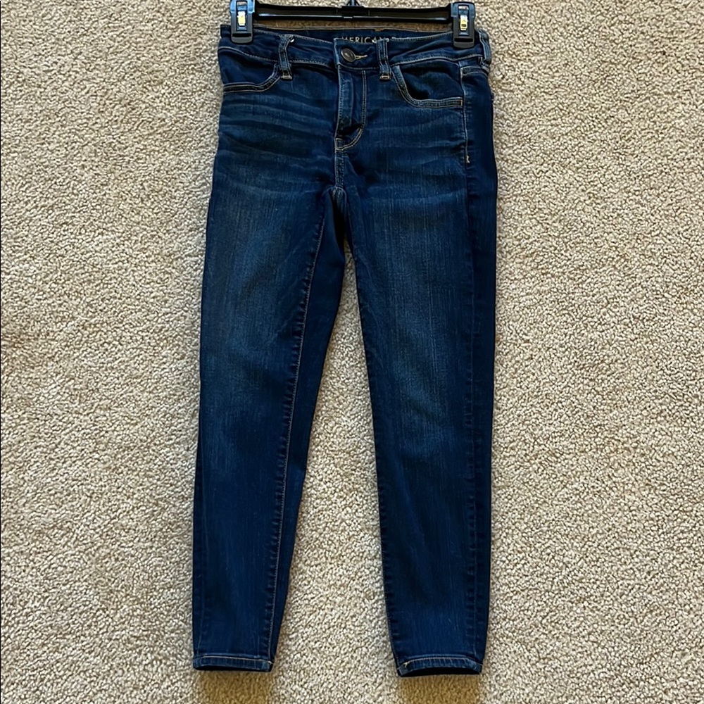 Blue Skinny Jeans with Tapered Legs and Contrasting Stitching